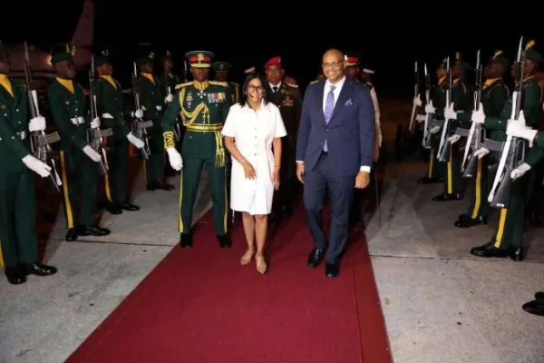 Diplomacia de Altura: Presidenta (E) Delcy Rodríguez inicia agenda estratégica en Barbados.