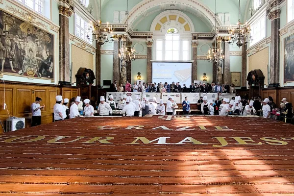 ¡Hazaña Dulce! Londres rompe el Récord Guinness con un tiramisú de 440 metros.