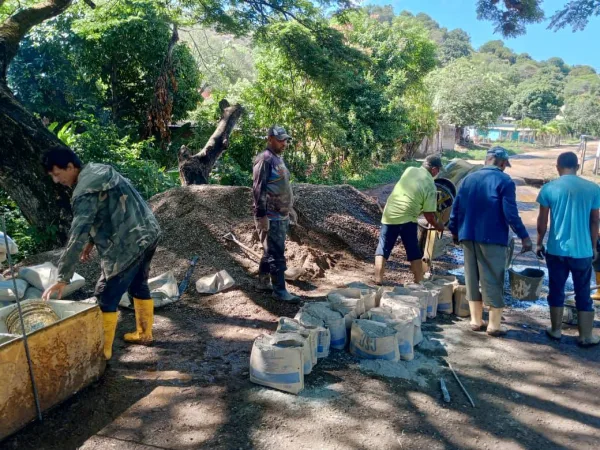 Poder Popular y Gestión Municipal avanzan en reparación de falla de borde en Peña de Mota.