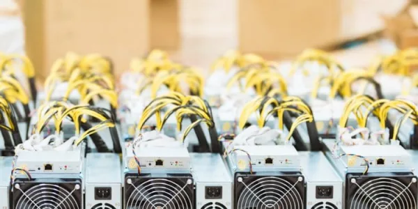 Cero tolerancia a la minería digital: Ministro Rolando Alcalá ratifica prohibición absoluta para proteger el Sistema Eléctrico.