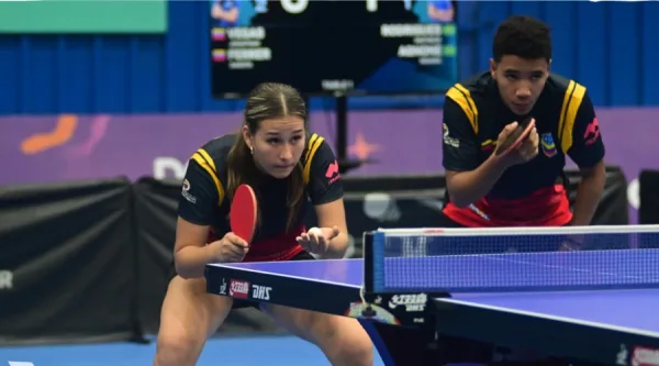 ¡Venezuela hace historia en España! Jhonaiderlin Gómez y Albanis Coita conquistan el 1-2 en el Mundial de Tenis de Mesa.