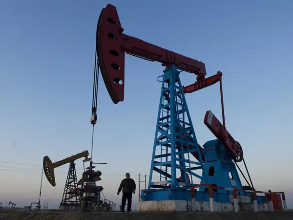 OPEP recalibra el mercado: Ajusta a la baja demanda de crudo para 2026 ante tensiones en el Estrecho de Ormuz.