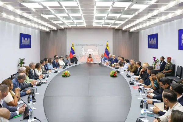 Ofensiva contra la burocracia: Delcy Rodríguez anuncia reestructuración del gabinete y abre consulta nacional para simplificar trámites.