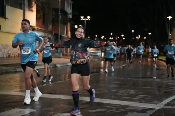 Deporte y memoria: Más de 2.000 atletas participaron en la carrera nocturna «10K por nuestros héroes del 3E»