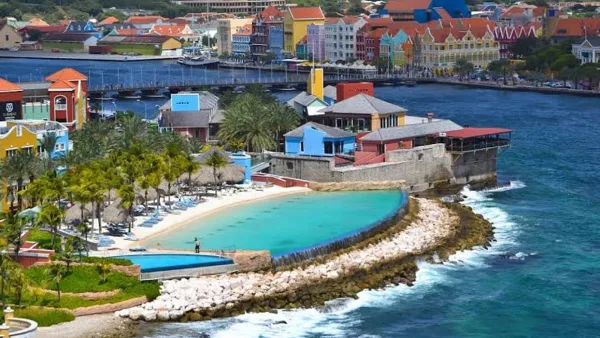Giro turístico en el Caribe: Curazao evalúa eliminar la visa obligatoria para los turistas venezolanos.
