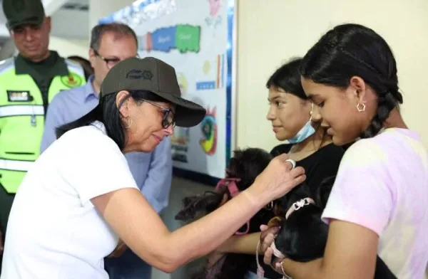 Atención en el terreno: Presidenta (E) Delcy Rodríguez ratificó apoyo integral a las víctimas del doble sismo.
