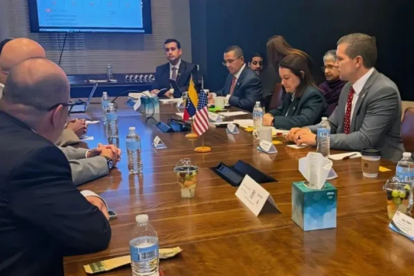 Inversión energética: Venezuela firma convenios estratégicos con las estadounidenses Hunt Oil y SLB para potenciar la producción petrolera.
