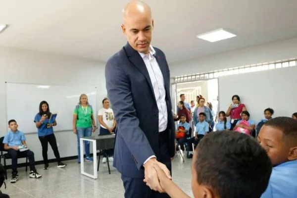 Garantía escolar y rehabilitación: Gobierno nacional recuperará más de 1.500 escuelas afectadas por sismos y asegura la escolaridad sin trabas burocráticas.