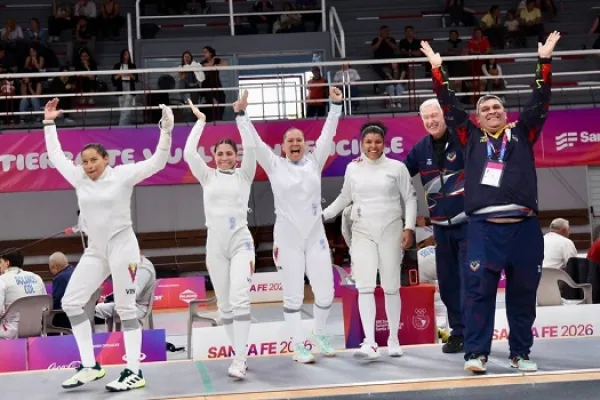 Triunfo dorado: Equipo femenino de espada conquista el oro para Venezuela en Santa Fe 2026.