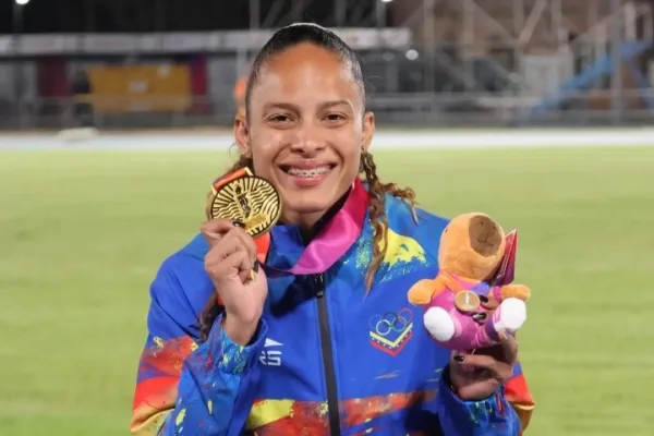 Triunfo histórico: Orangys Jiménez impone récord y logra la triple corona de la velocidad en los Juegos Suramericanos Santa Fe 2026.